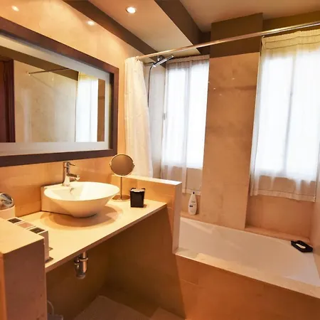 Rustic With Ocean Views Next To Beach شقة
